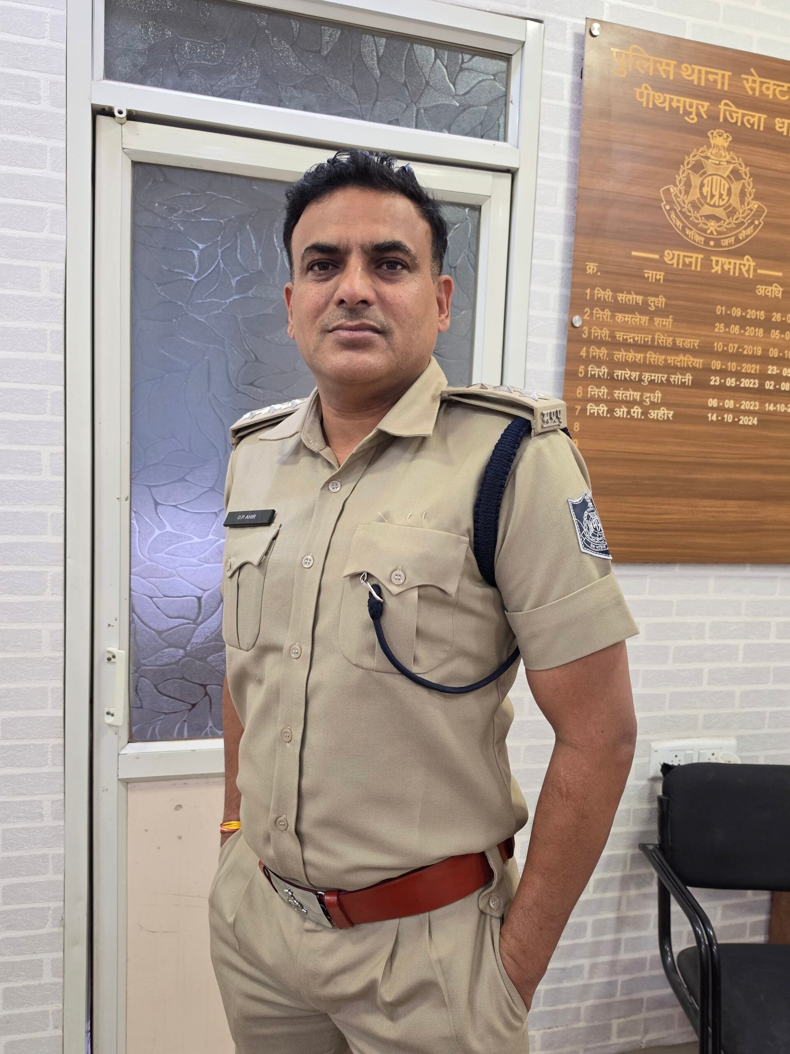 संघर्ष से सफलता तक : जंगलों में नक्सलियों से मुठभेड़ से लेकर ब्लाइंड मर्डर के खुलासे तक, डीएसपी ओमप्रकाश अहीर की प्रेरक गाथा 1 0000000000000000 scaled