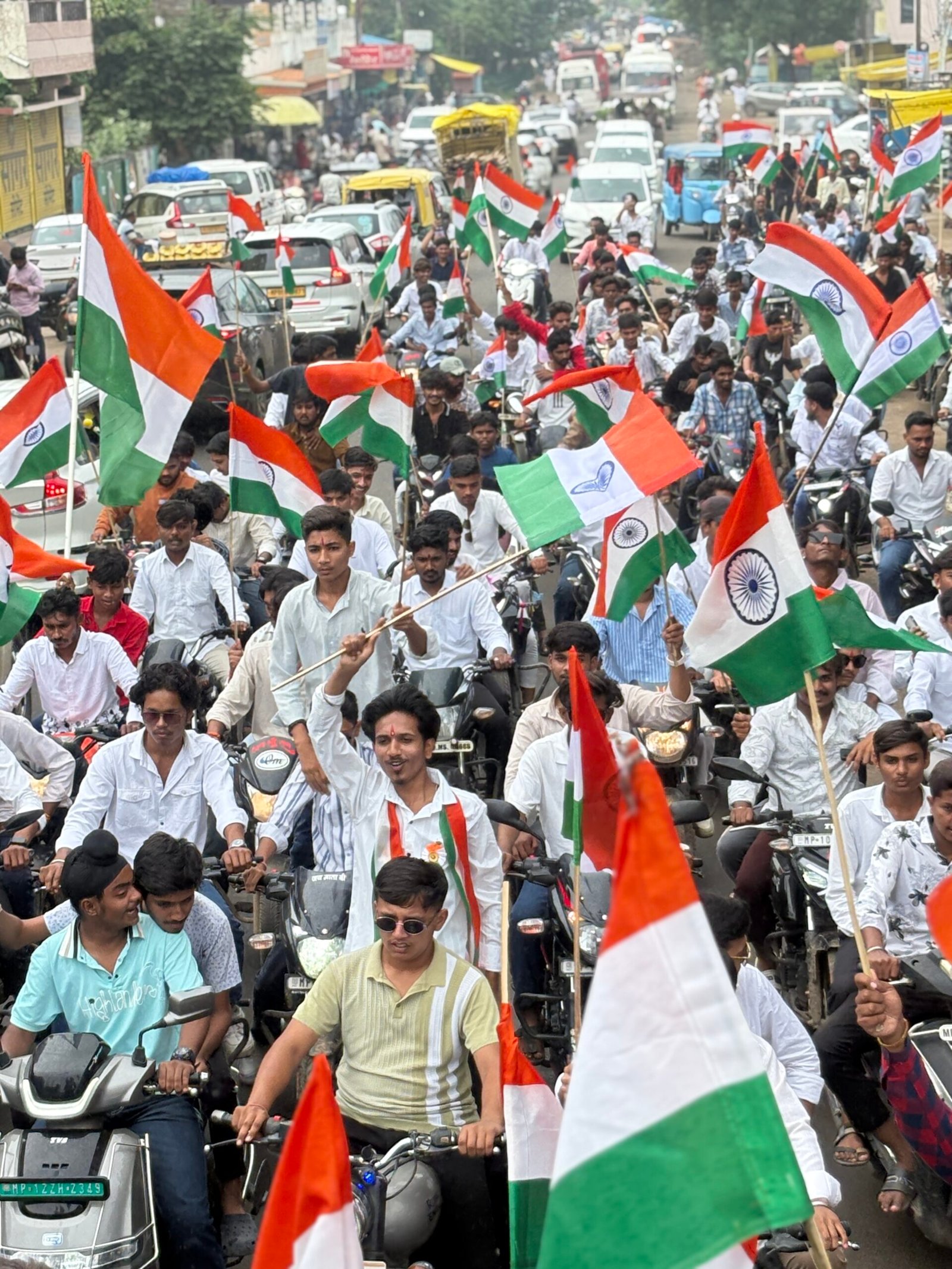 200 से अधिक वाहनों के साथ बड़वाह में ABVP ने निकली भव्य तिरंगा वाहन यात्रा 1 IMG 20260815 WA0027 scaled
