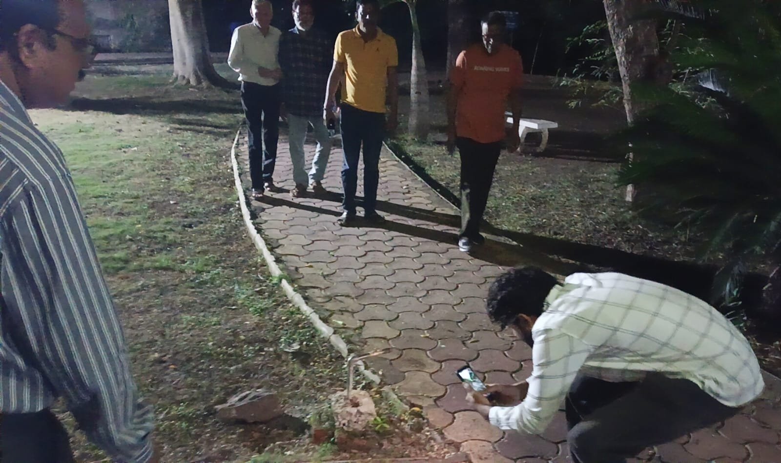 पार्क में घूमने आए लोग, जगह-जगह दिखे सांप; डरकर बंद कराया गेट 1 IMG 20260829 WA0029